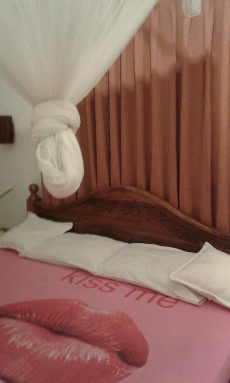 Hôtel Rose Blossom à Mirissa Extérieur photo
