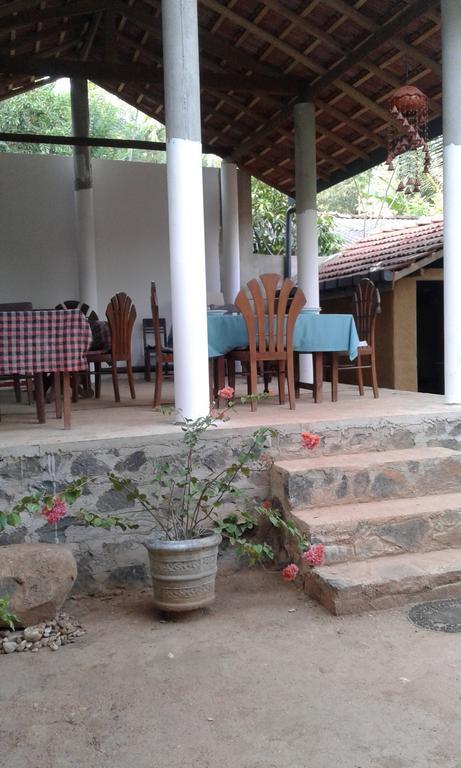 Hôtel Rose Blossom à Mirissa Extérieur photo