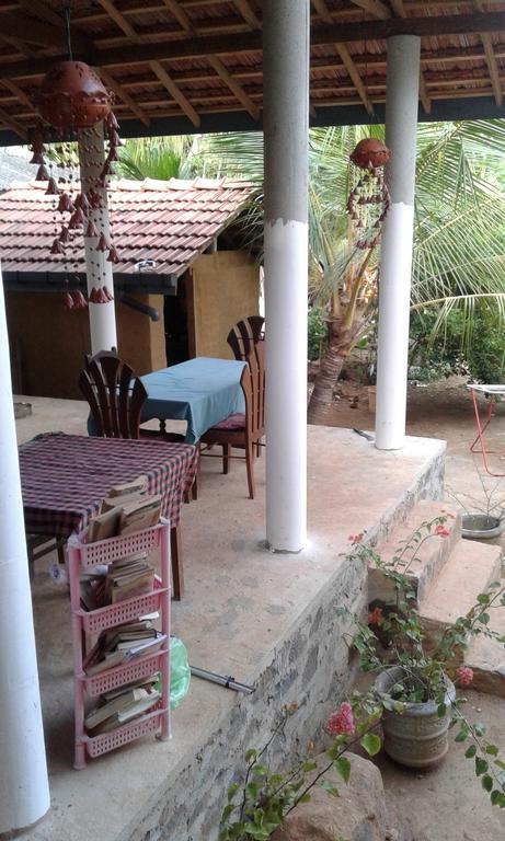 Hôtel Rose Blossom à Mirissa Extérieur photo