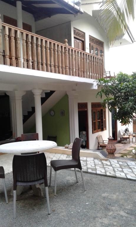 Hôtel Rose Blossom à Mirissa Extérieur photo