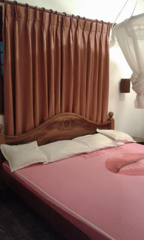 Hôtel Rose Blossom à Mirissa Extérieur photo