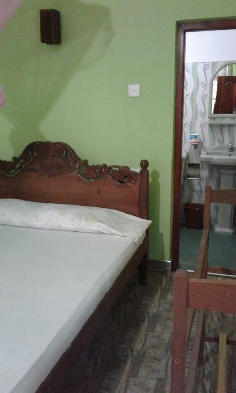 Hôtel Rose Blossom à Mirissa Extérieur photo